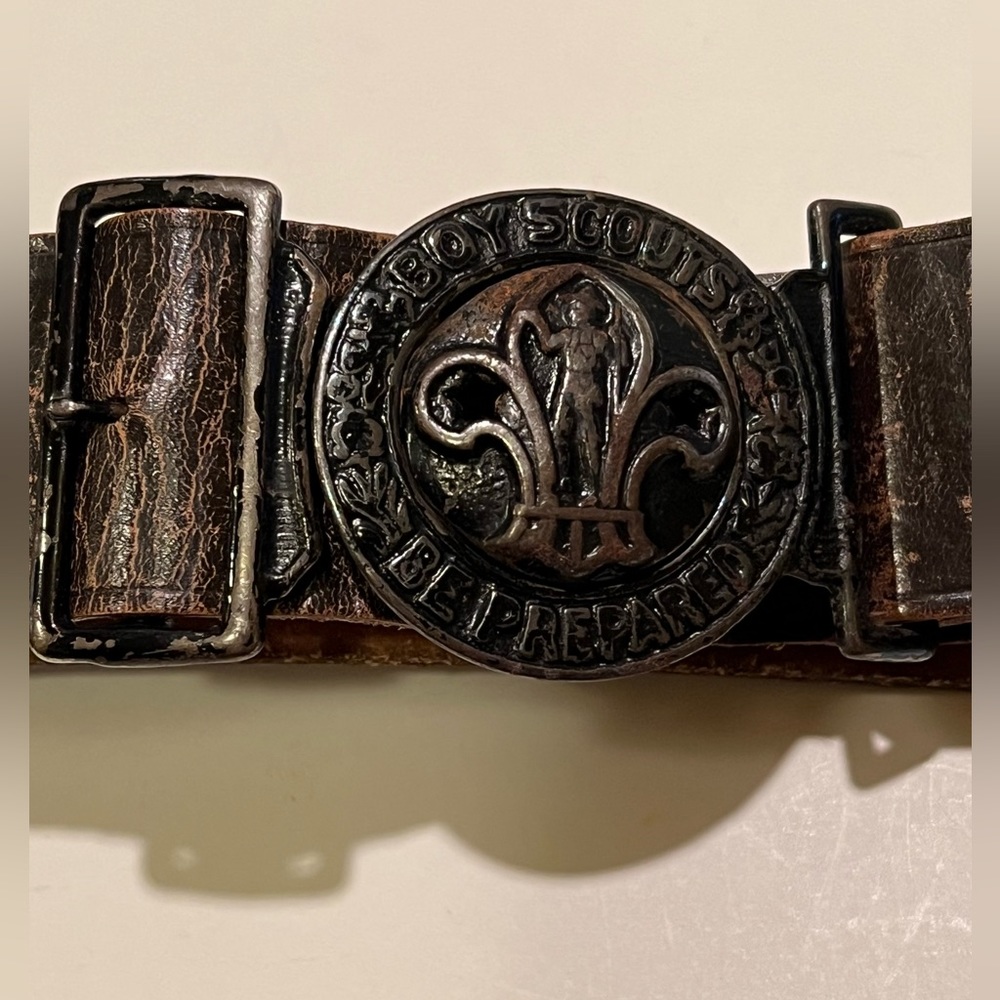 VINTAGE MEN’S BOY SCOUTS LEATHER BELT.